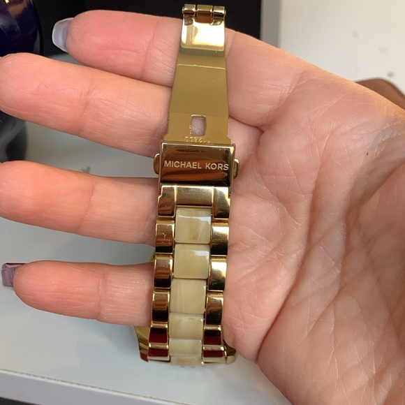 Michael Kors MK5874 Horn Actate Gold Everest Watch - Picture 5 of 9